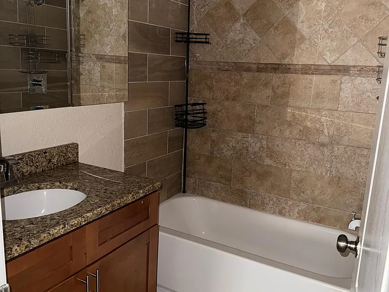 3926 Versailles Dr #B — Photo 17