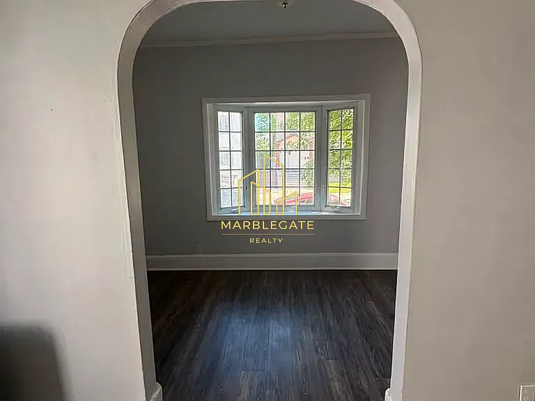 381 Leslie St #22 — Photo 5