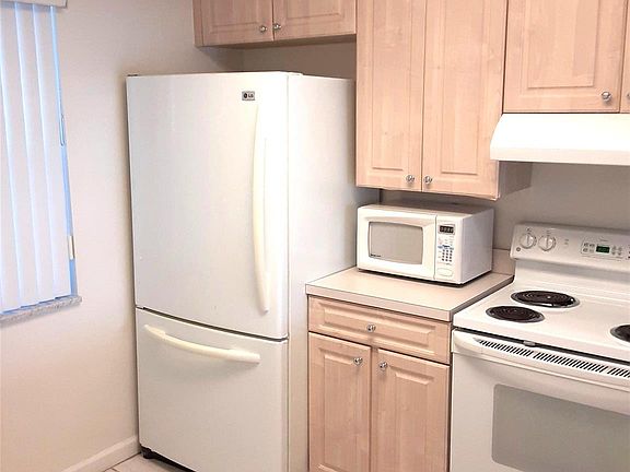 2nd image of 777 S Federal Hwy APT G106