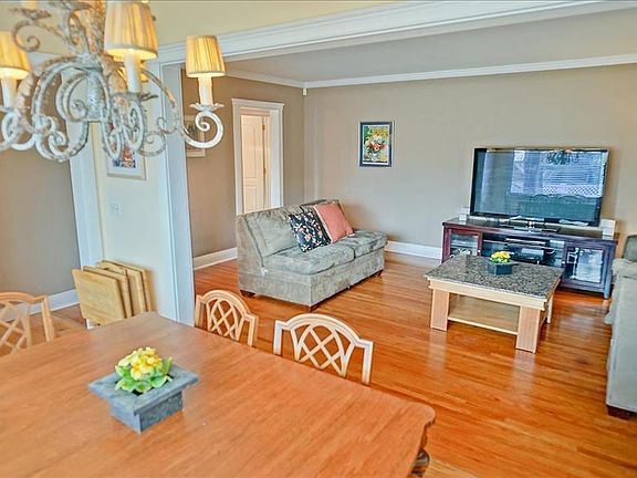 2nd image of 6425 Nagle Ave