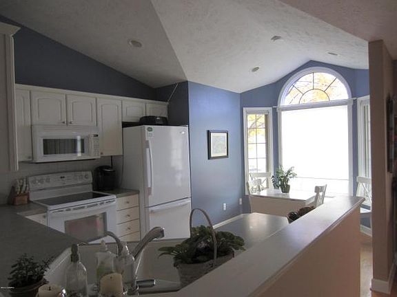 3rd image of 130 Rose Ct