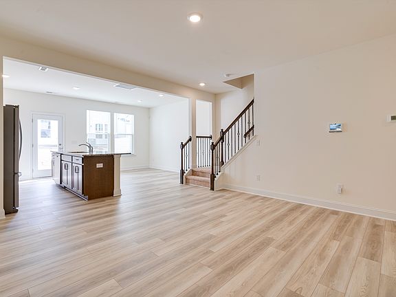 5th image of 30 Kingham Ln
