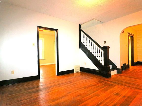 4th image of 144 Orchard St