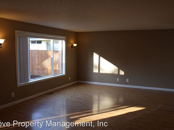 4th image of 10521 NE 100th St