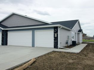 3704 24th St SE, Mandan, ND 58554