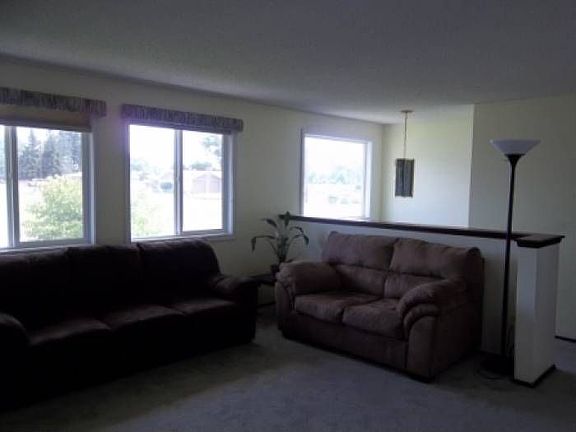 3rd image of 6004 W Park