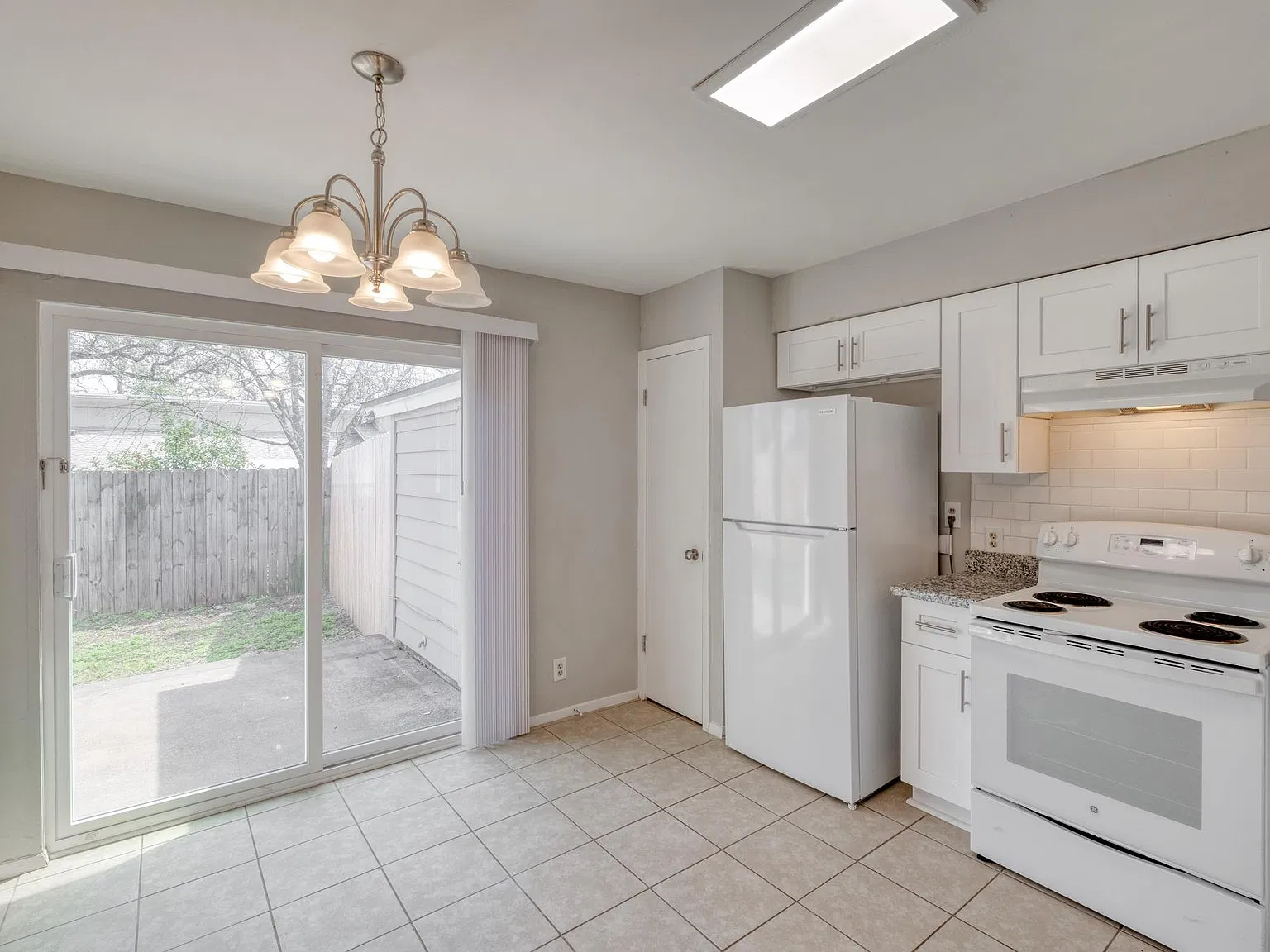 3 bed, 2.0 bath, 1020 sqft, $1,750 — Photo 3