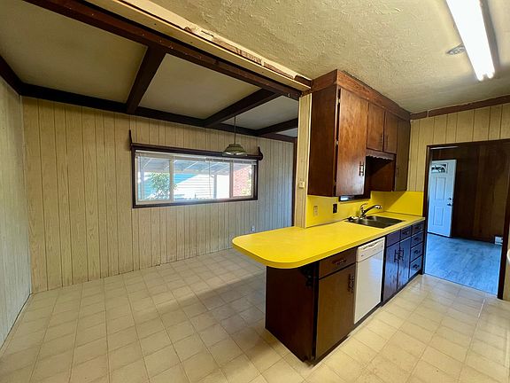 4th image of 515 N 12th St