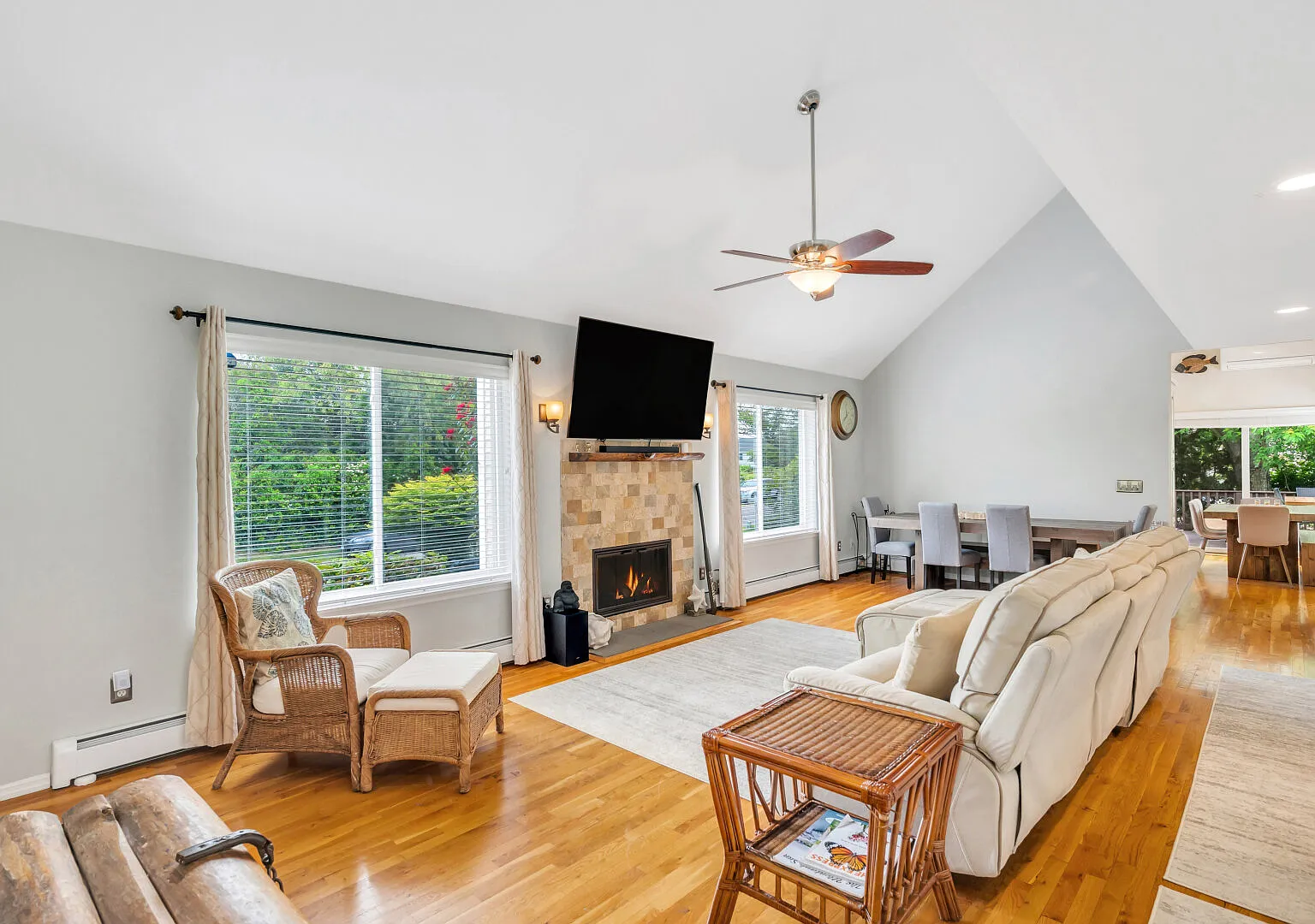 Renovated Kitchen, Fire pit, Close to Montauk Docks and Beaches — Photo 4