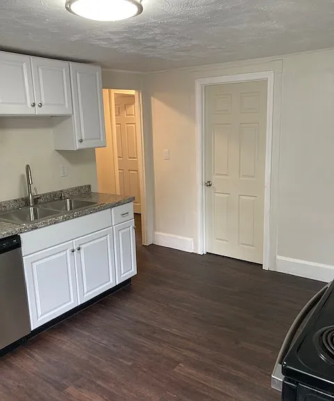 470 Church St #4 — Photo 3