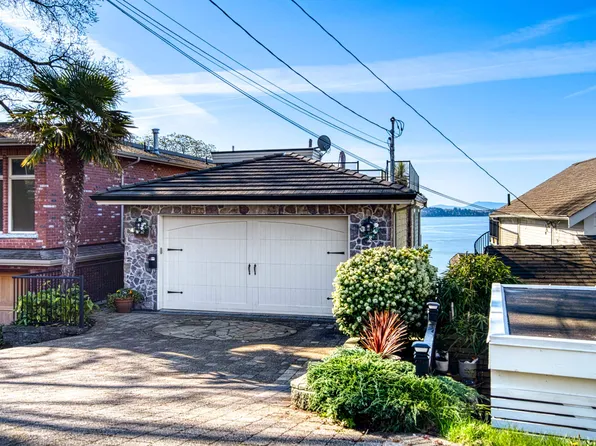 15188 Columbia Ave, White Rock, BC V4B 1J3