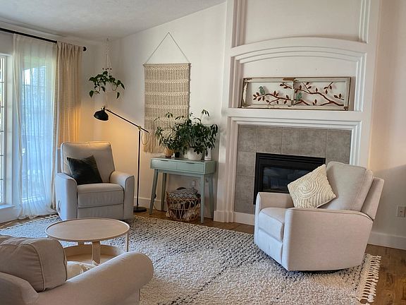 3rd image of 732 E Country Hill Ct