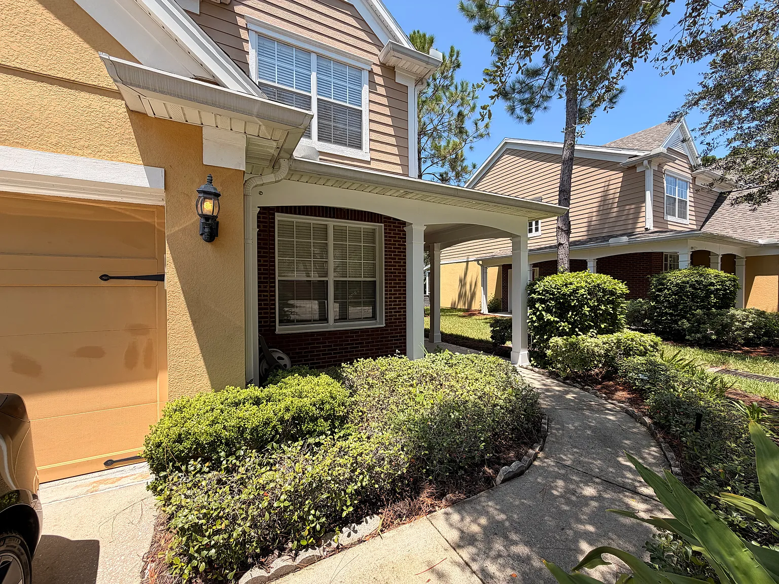 3 bed, 2.5 bath, 2024 sqft, $2,300 — Photo 3