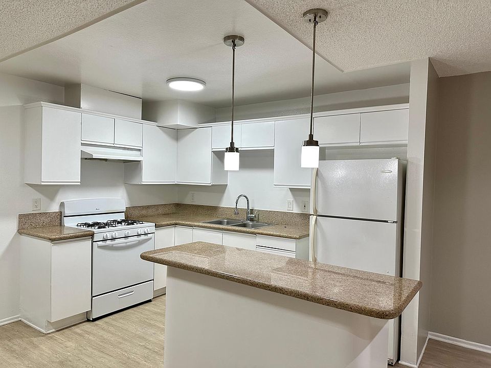 1st image of 411 S Berendo St APT 102