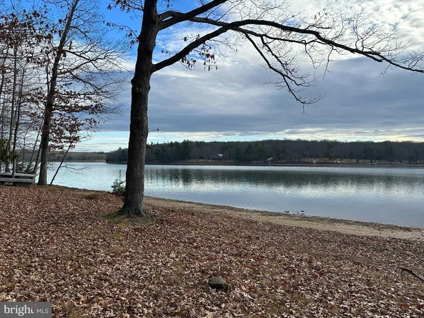 396 Lower Penn Point Dr, Oakland, MD 21550