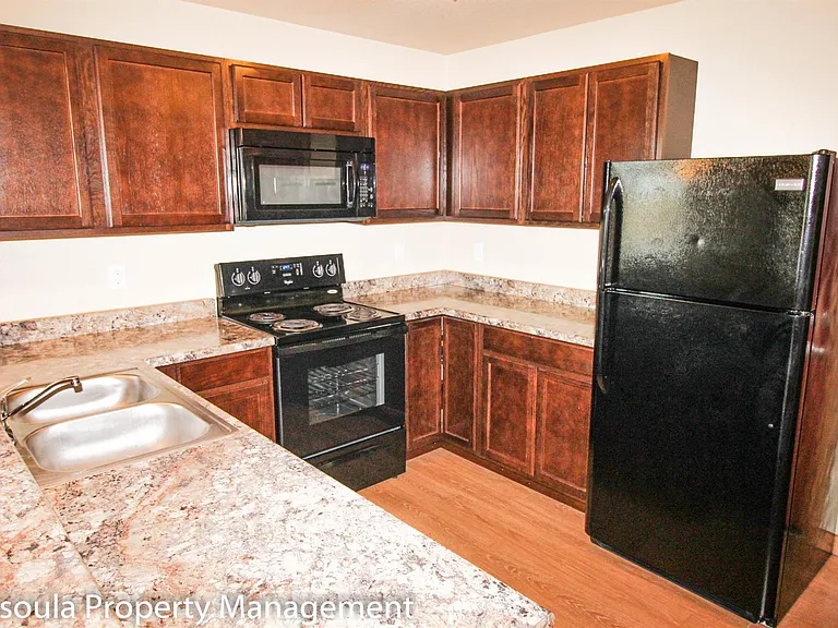 Midtown Apartments — Photo 26