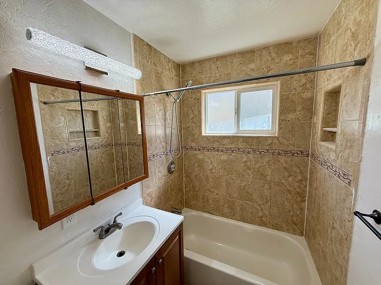 1805 Bradford Way — Photo 10