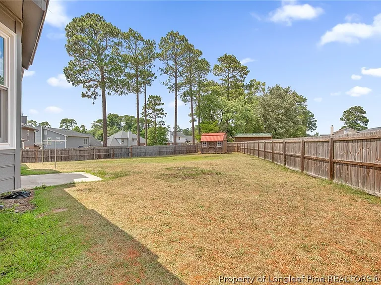 1931 Daphne Cir — Photo 32