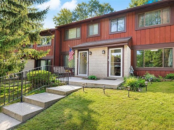 2nd image of 38 Stone Ln #38