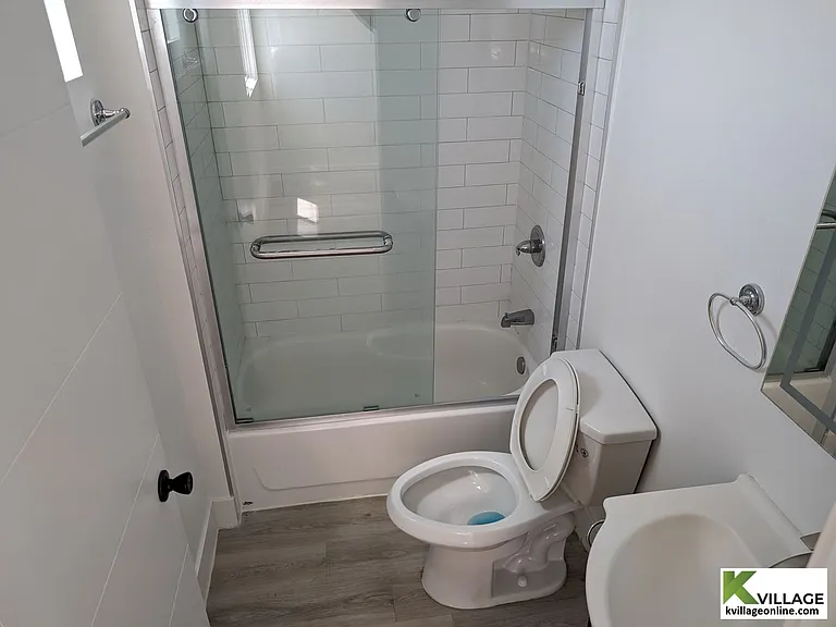 1575 1/2 W 37th St #303 — Photo 13
