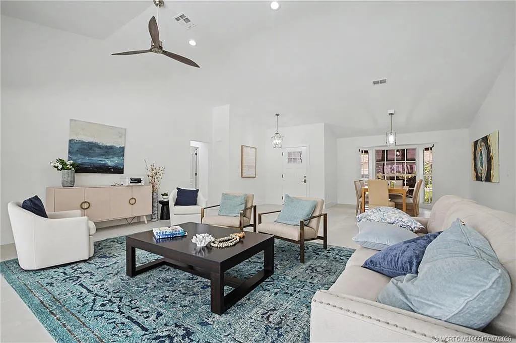 3 bed, 3.0 bath, 2084 sqft, $8,500 — Photo 4