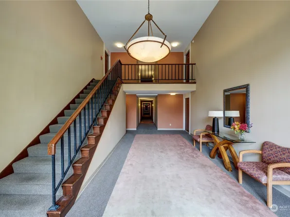 11006 NE 68th Street #824, Kirkland, WA 98033