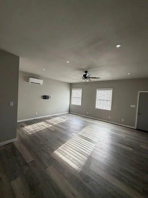 3 bed, 1250 sqft, $1,350 — Photo 1