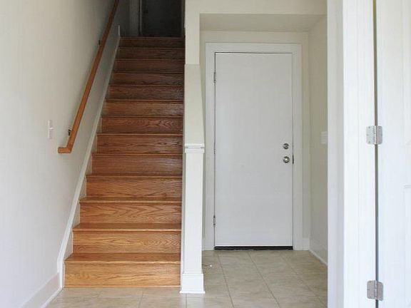 2nd image of 810 S Alfred St