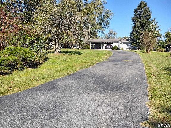 3rd image of 901 Locust St