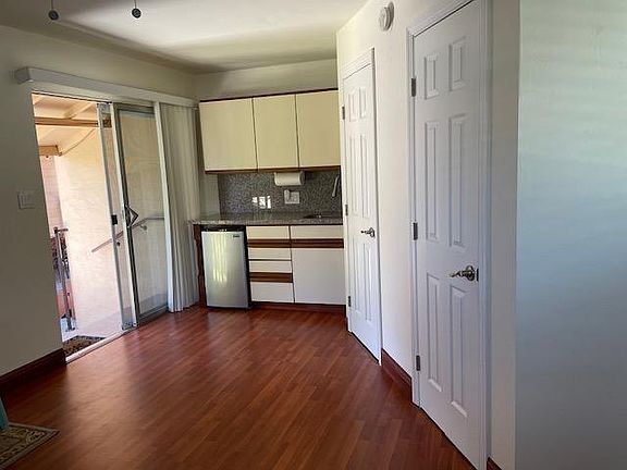 4th image of 117 Shelley Ave #B