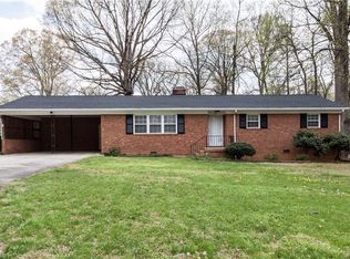 910 Oakview Rd, High Point, NC 27265