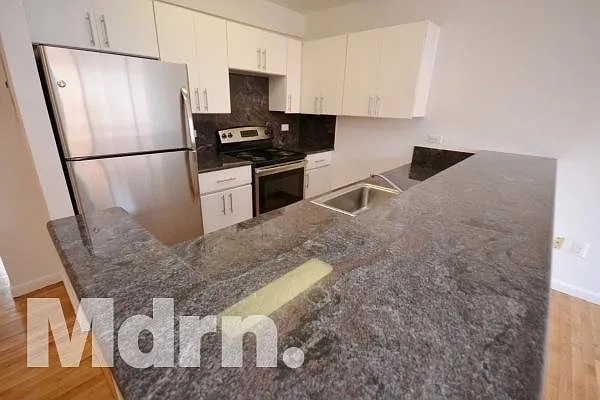 Rented by Mdrn Residential | media 13