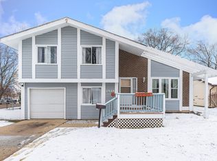 1818 Ashwood Ln, Aurora, IL 60506