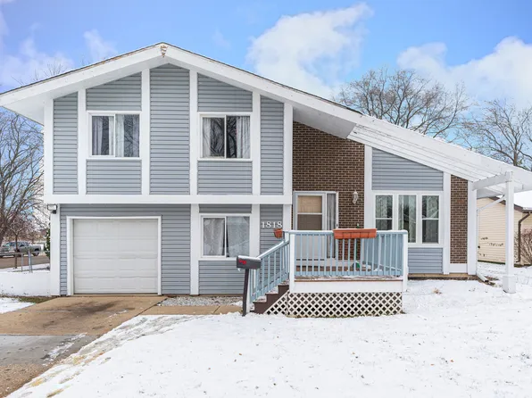 1818 Ashwood Ln, Aurora, IL 60506