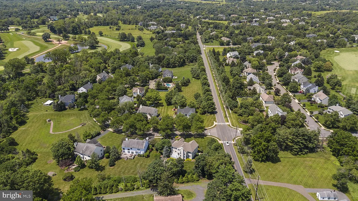 Building Photo - 2 Seminole Rd