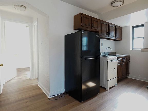 2nd image of 330 Greenlee Rd #8