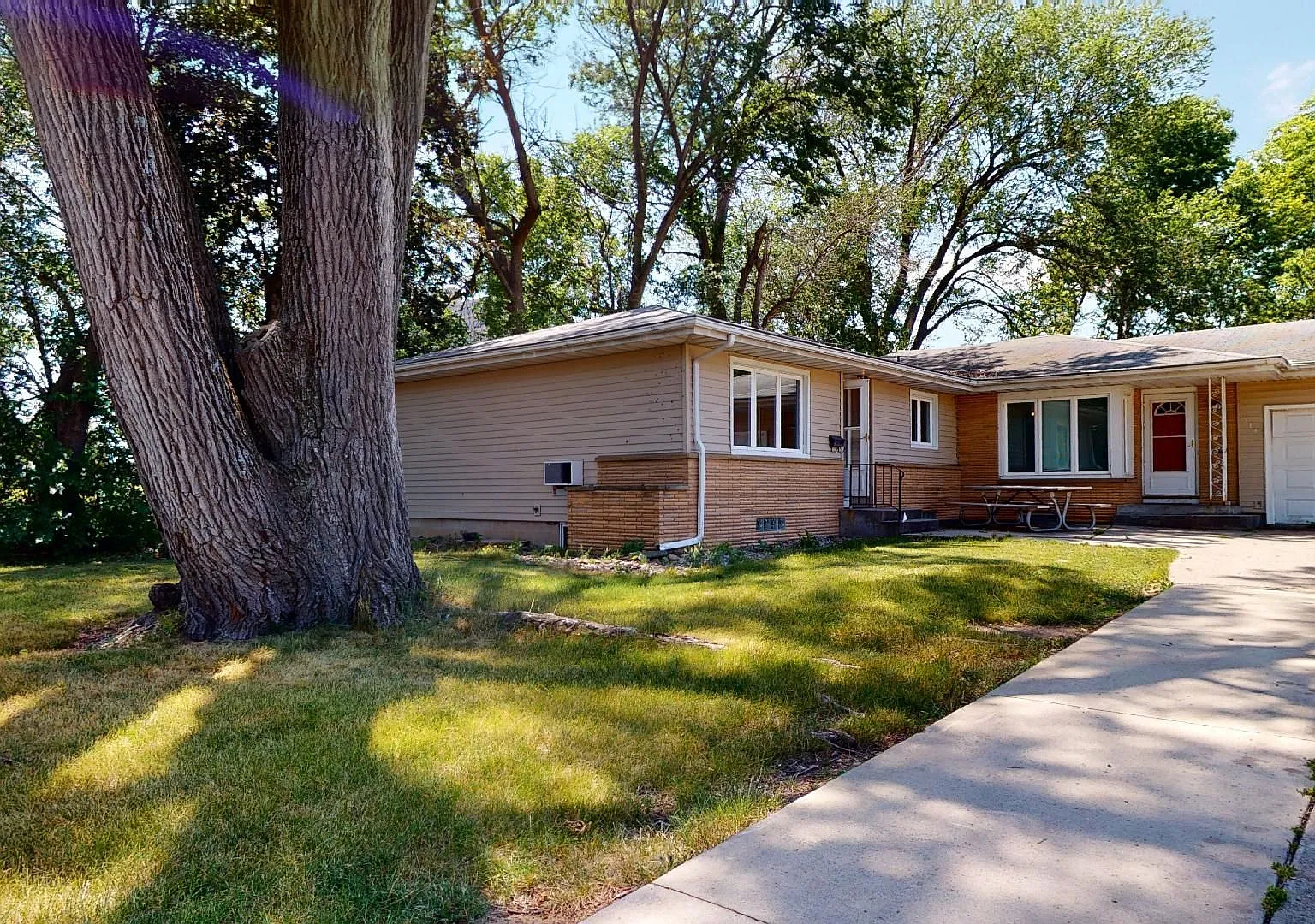 Great Duplex on Campus — Photo 1