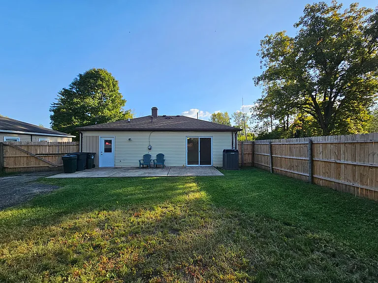 642 Lindemann Dr — Photo 6