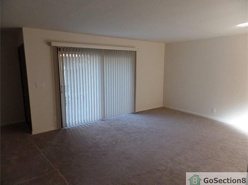 1st image of 210 Red Oak Dr W APT B