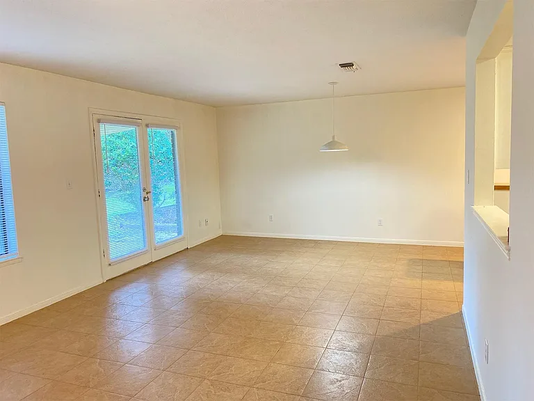 2733 Davis Ave — Photo 18
