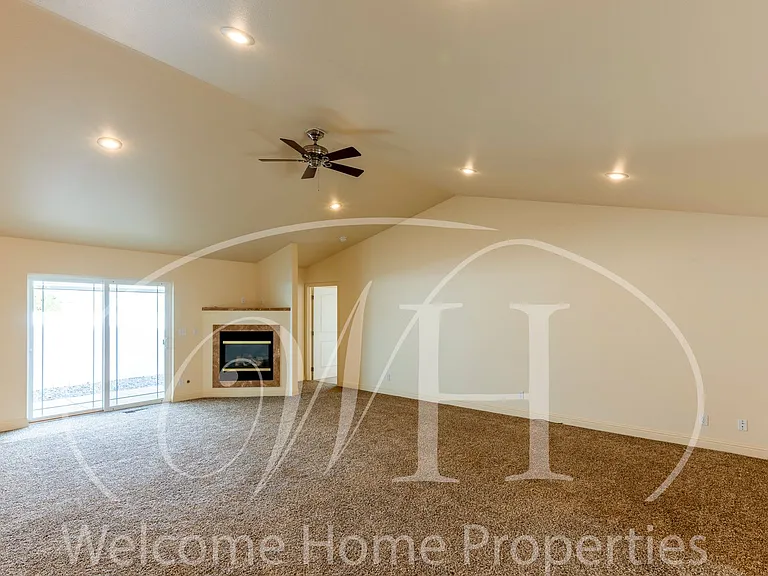 741 SE Magnoni Dr — Photo 7