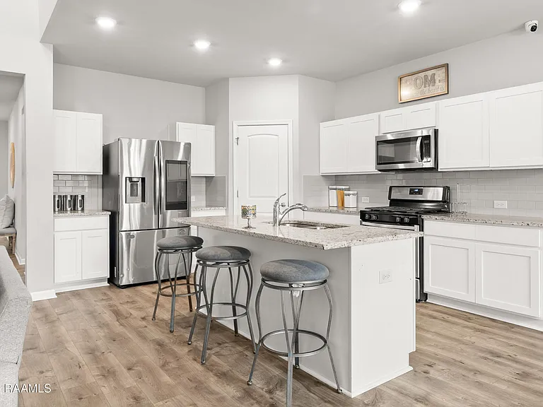 203 S Lakepointe Dr — Photo 5