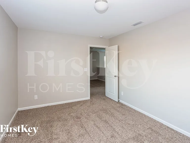408 Gentle Bend Cv — Photo 12