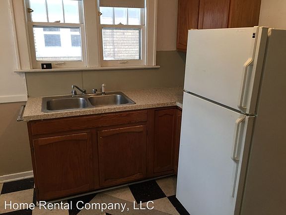 4th image of 1576 Wealthy St SE #1