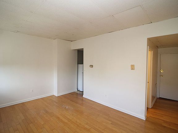 2nd image of 2509 Saint Paul St APT 10