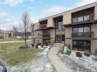 9600 Cove Dr UNIT B10, North Royalton, OH 44133