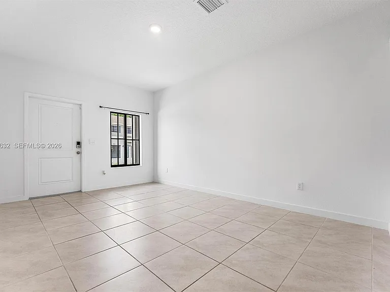 4825 Dillion St — Photo 10