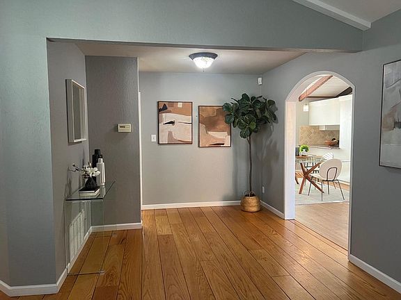 5th image of 633 Tamarack Dr