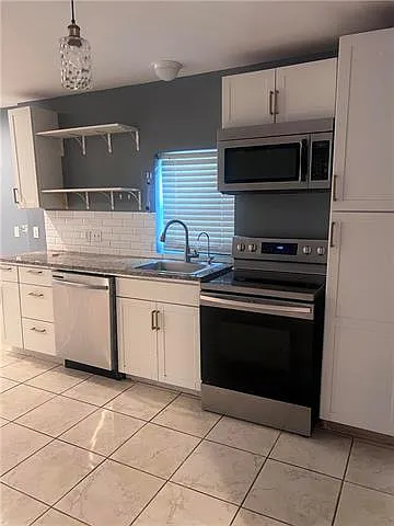 2421 Caswell Ln — Photo 3