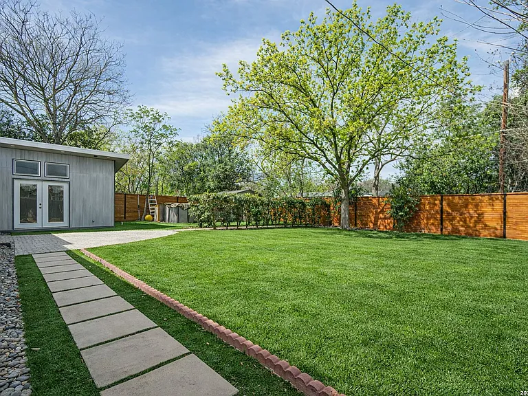 227 Devonshire Dr — Photo 56